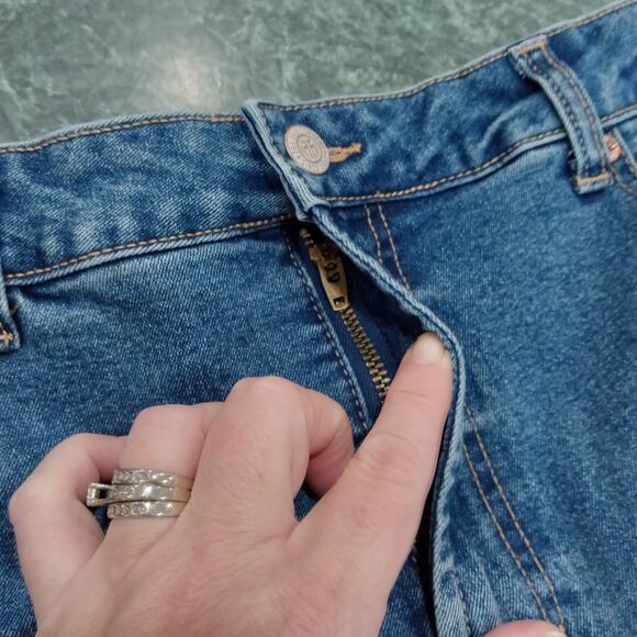 FRYE Medium wash blue denim high rise straight leg Distressed jeans size 12/31 - Picture 5 of 12